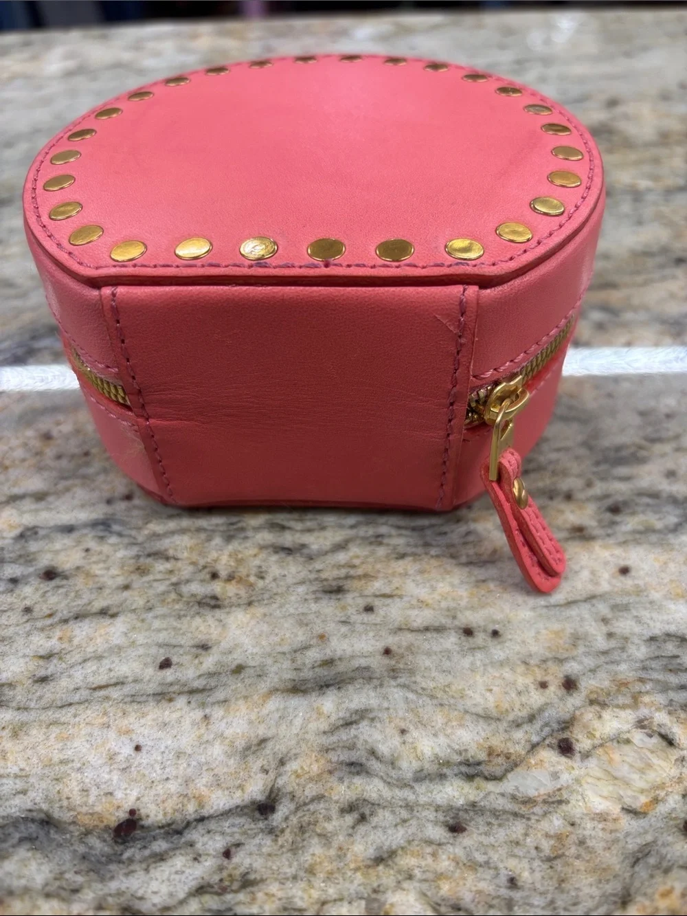 Old trend leather peach Round Coral Jewelry Case with Gold Stud
